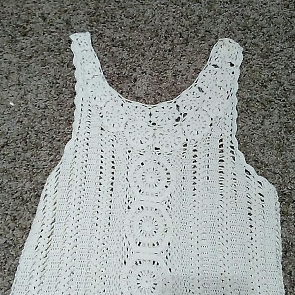 Lace Cream Sleeveless Top - Picture 2 of 2